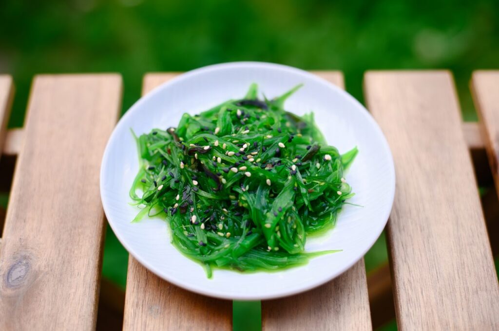 seaweed-japanese-chuka-salad-garnished-with-sesame-seeds-1