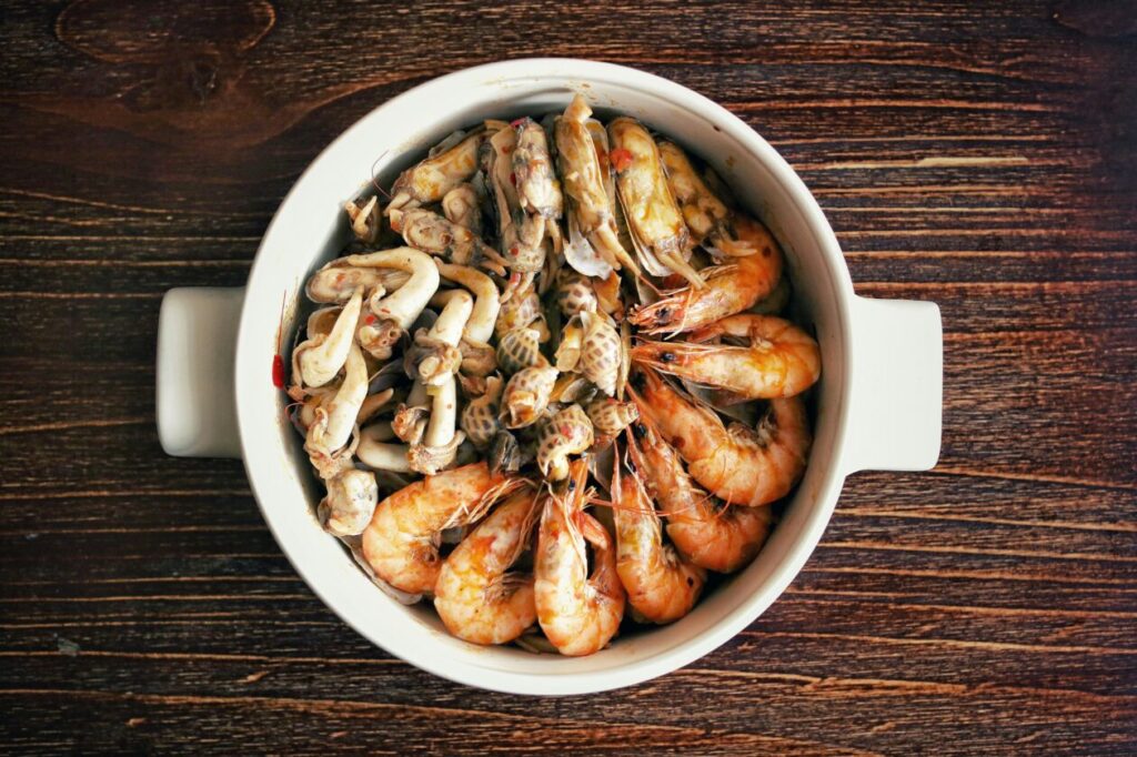 seafood boil dish