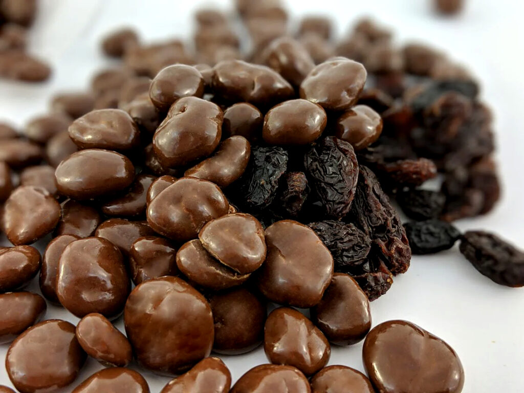Chocolate-covered-raisins-calorie